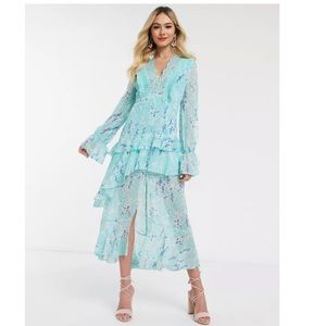 Beautiful blue dress!